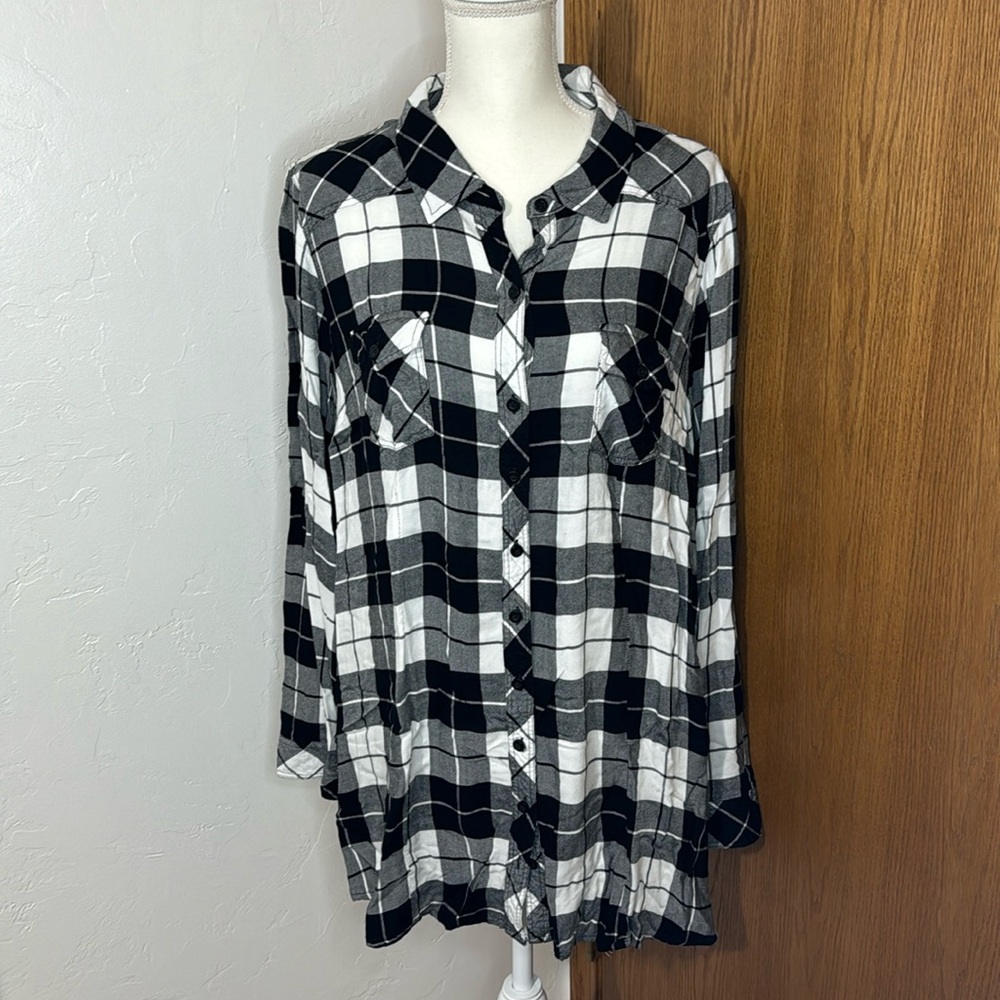 Torrid black & white plaid long sleeve button down top 3 - Picture 2 of 9